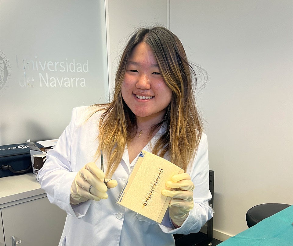 Phoebe Yoon volunteering