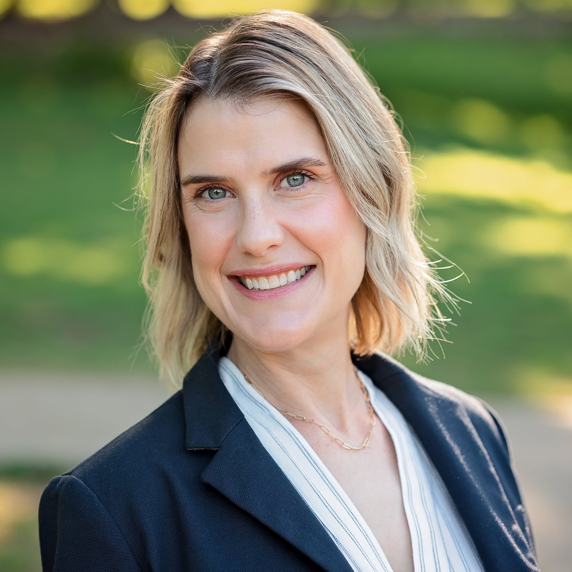 headshot of Amy Close