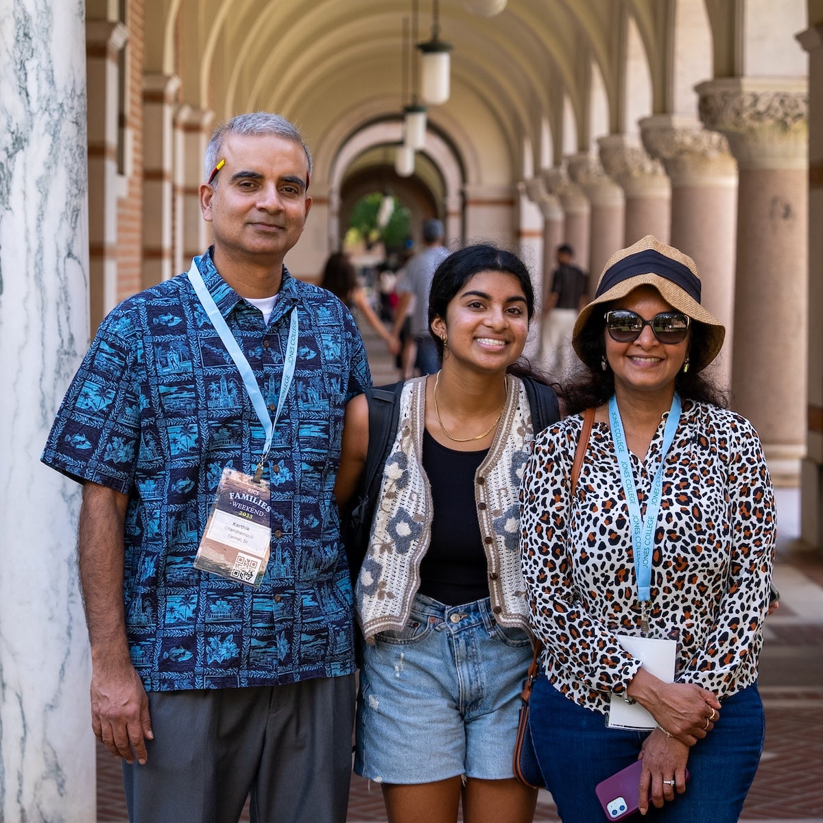 Parents posing with their daughter on Rice campus
